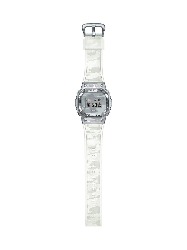 G-Shock GM-5600SCM-1ER muški digitalni sat sa kućištem od nerđajućeg čelika i gumenom providnom narukvicom. Poručite na Timer.co.rs, dostava je besplatna.