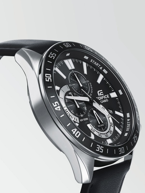 Impresivan dizajn i funkcije CASIO EDIFICE novog modela iz Classic kolekcije, inspirisan motosportom. Muški ručni sat koji odiše brzinom i inteligencijom.
