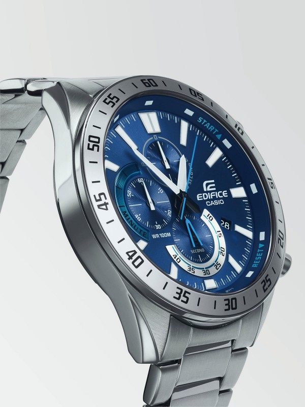 Visoko kvalitetan CASIO EDIFICE novi muški sat iz Classic kolekcije, modernog dizajna, inspirisan motosportom. Odiše brzinom i inteligencijom.