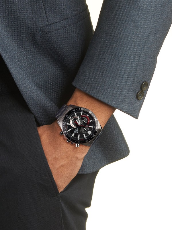 Tehnološki napredan CASIO EDIFICE novi muški sat iz Classic kolekcije inspirisan motosportom. Novi moderni dizajn odiše brzinom i inteligencijom.