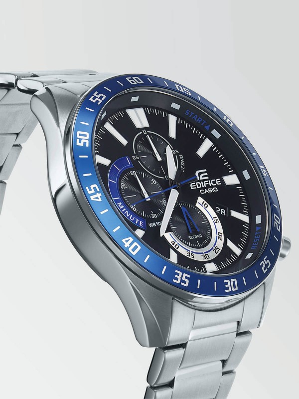 Tehnološki napredan CASIO EDIFICE muški sat iz Classic kolekcije, modernog dizajna, inspirisan motosportom. Novi model odiše brzinom i inteligencijom.