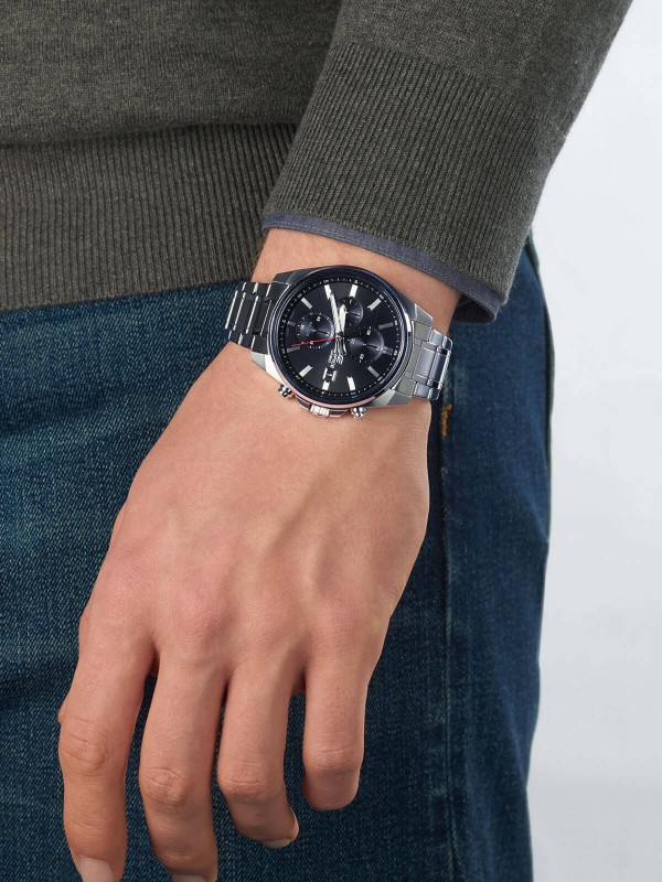 Edifice EFV-610D-1AVUEF muški sportski sat od nerđajućeg čelika. Ima štopericu, mineralno staklo, sigurnosnu kopču. Pogledajte celu kolekciju.