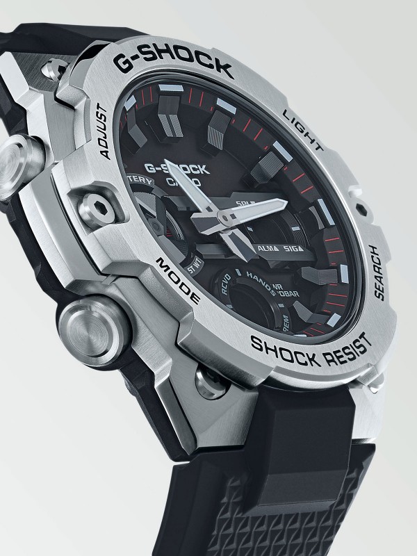 G-Shock  G-Steel sportski muški sat sa gumenom narukvicom. Poseduje Bluetooth tehnologiju koja uz smart telefon omogućava širok rang korisnih funkcija.