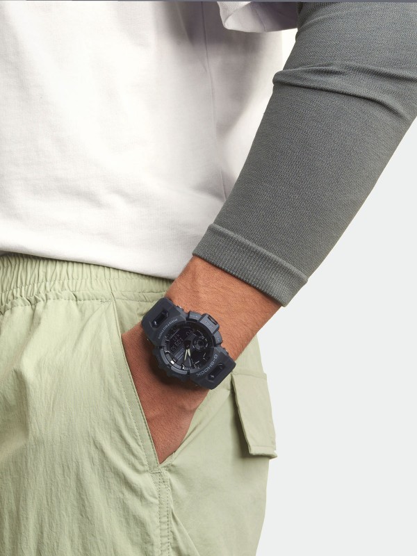 G-SQUAD sportski muški sat sa gumenom narukvicom. G-Shock Original. Poseduje Bluetooth tehnologiju koja omogućava omogućava širok rang funkcija.