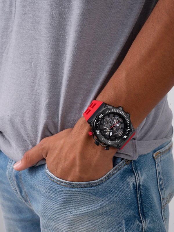 EXPOSURE Guess muški sat od nerđajućeg čelika gunmetal boje osvojiće vas svojim dizajnom i kvalitetom izrade. Dostupan danas na sajtu.