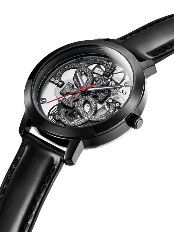 Otkrijte QUATTRO CLEAR Guess ženski sat prati modni trend izrađen od nerđajućeg čelika u prelepoj gunmetal boji iz najnovije kolekcije Fall 2021.