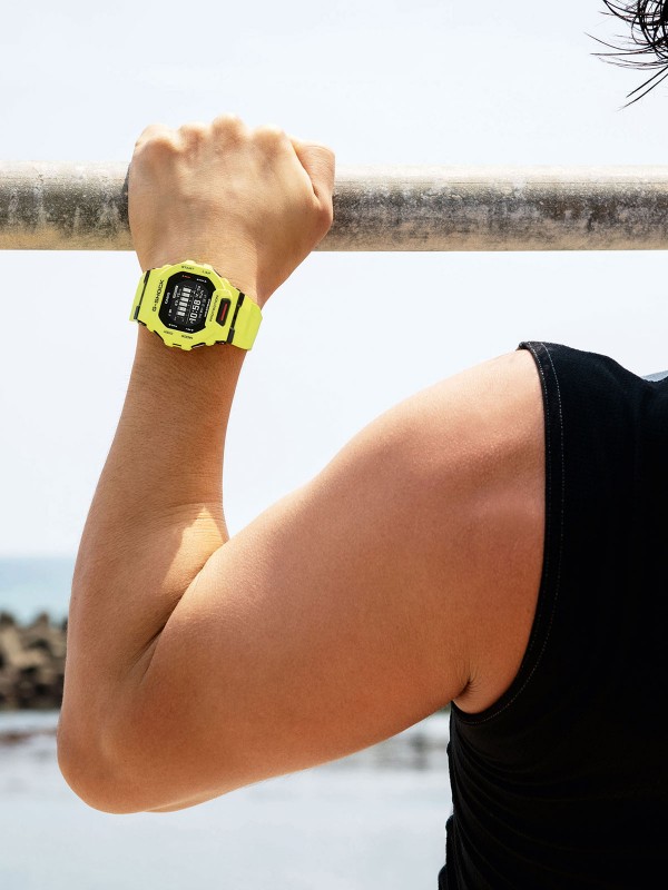Muški sportski fitnes digitalni sat s bluetooth® smart tehnologijom, brojačem koraka i mnogim drugim funkcijama. Poručite online na sajtu.