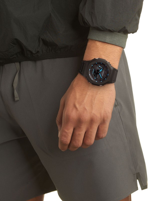 G-Shock Neon Accent je sat koji ne prolazi nezapaženo. Odaberite GA-2100-1A2ER model sa detaljima u plavoj boji i poručite u Timer.co.rs online shop-u.