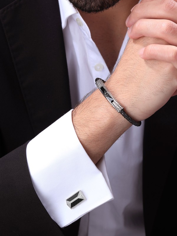 Police Geometric Metal dugmad za manžetne za muškarce - okrugli model sa detaljem od crnih karbonskih vlakana, poručite u Timer.co.rs online shop-u.