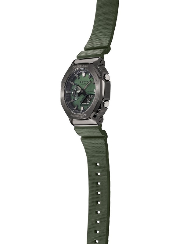 Atraktivni G-Shock CasiOak muški ručni sat u zelenoj boji - metalizirani model ikonskog osmougaonog dizajna, lako poručite u S&L Jokić online shop-u.