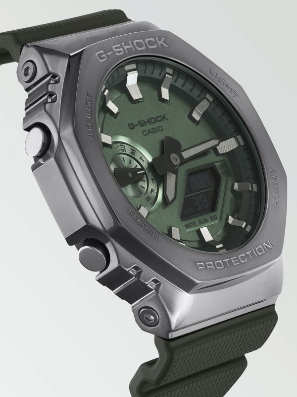 Atraktivni G-Shock CasiOak muški ručni sat u zelenoj boji - metalizirani model ikonskog osmougaonog dizajna, lako poručite u S&L Jokić online shop-u.