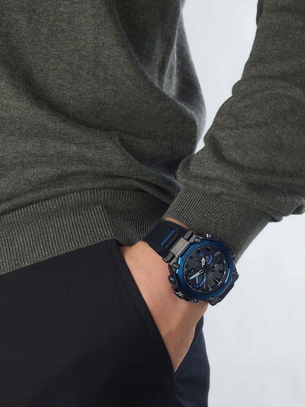 G-Shock MT-G muški ručni sat - višefunkcionalni model autentičnog elegantnog dizajna sa detaljima u plavoj boji, lako poručite u Timer.co.rs online shop-u.
