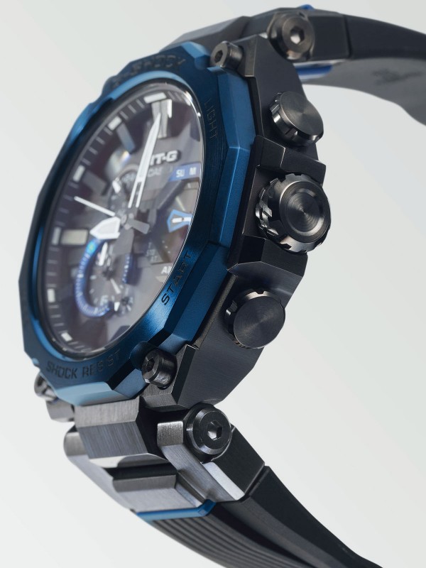 G-Shock MT-G muški ručni sat - višefunkcionalni model autentičnog elegantnog dizajna sa detaljima u plavoj boji, lako poručite u Timer.co.rs online shop-u.