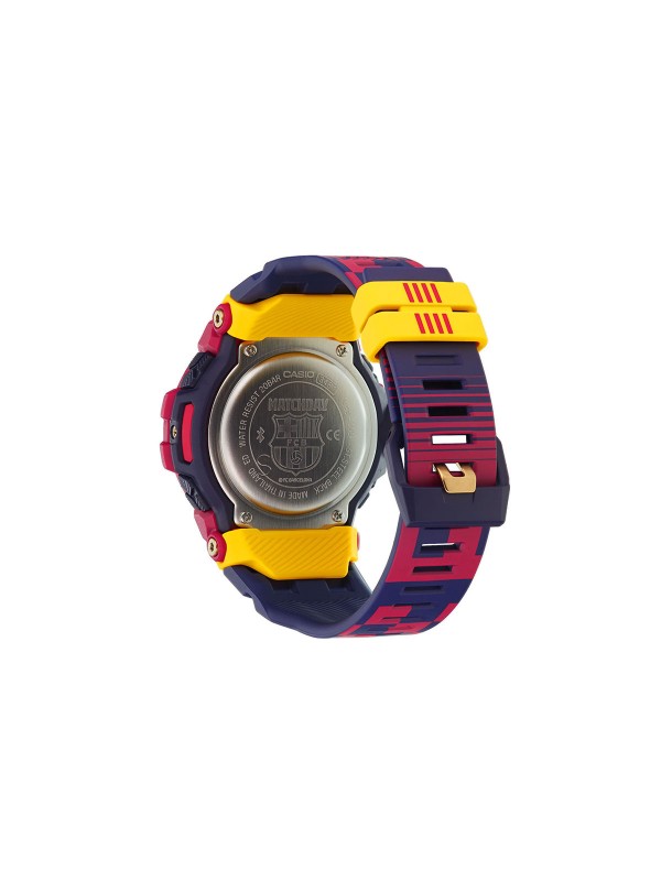 "MATCHDAY je LIMITED muški digitalni sat koji je rezultat saradnje brenda G-SHOCK i fudbalskog kluba BARSELONA!
Otkrijte njegov dizajn u tradicionalnim bojama kluba."