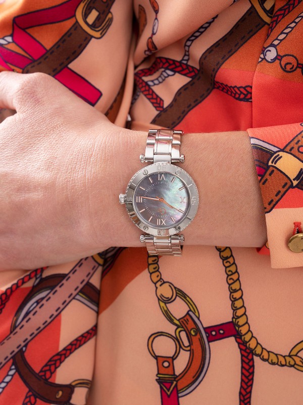 Elegantan svedeni dizajn Gc Muse ženskog analognog sata u boji srebra - čini ovaj modni detalj idealnim izborom. Poručite ga u Timer.co.rs online shop-u.