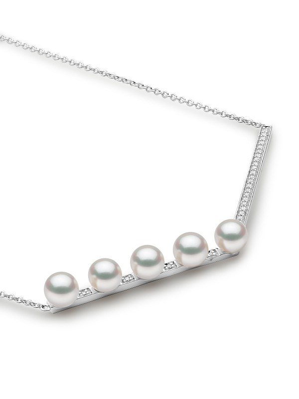 Yoko London ogrlicu sa slatkovodnim biserima i dijamantima (0,106ct) u belom zlatu od 18ct, poručite putem Timer.co.rs online shop-a na kućnu adresu.