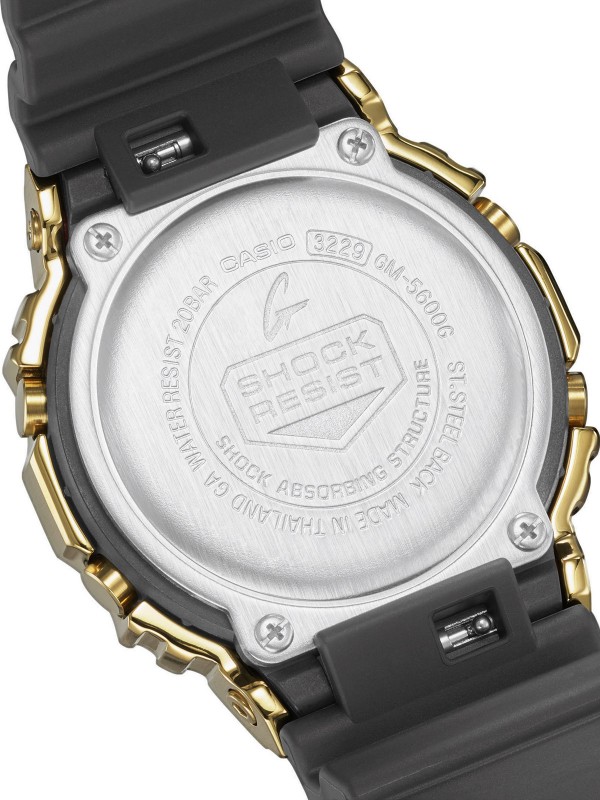 G-Shock muški ručni sat - sportski model 5600 serije u atraktivnoj kombinaciji boja crne i žutog zlata, lako poručite putem Timer.co.rs online shop-a.