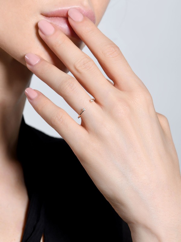 BURATO Ženski prsten DOUBLE SOLITAIRE ✓ Beli okrugli dijamant ✓ Boja roze zlata ✓ Karat 0,06 ✓ Brza dostava ➤ Poručite odmah!