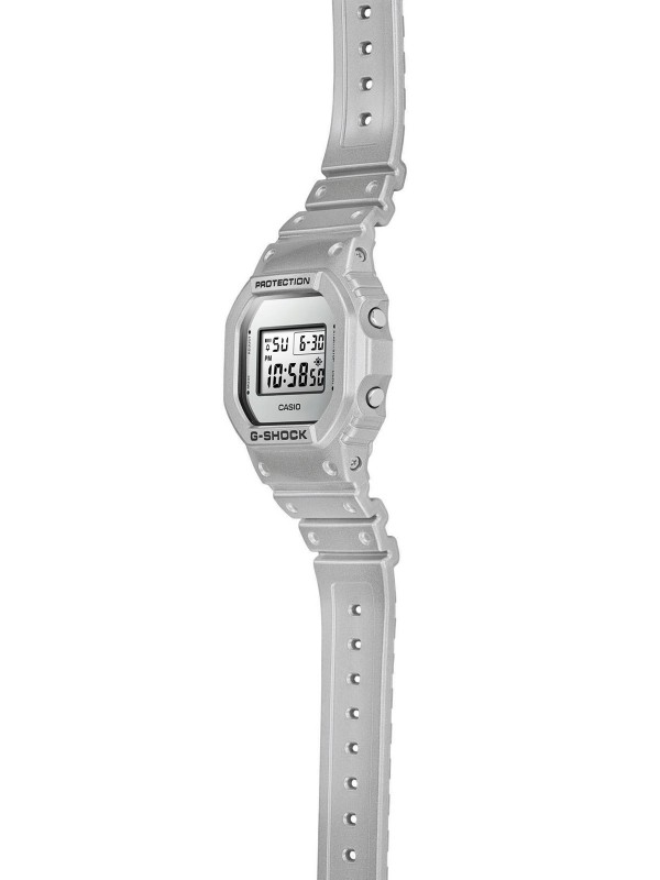 G-SHOCK FORGOTTEN FUTURE Muški sat - Led osvetljenje ✔️  Neon displej ✔️  Otporan na udarce ✔️ Mineralno staklo ✔️  Poručite online!