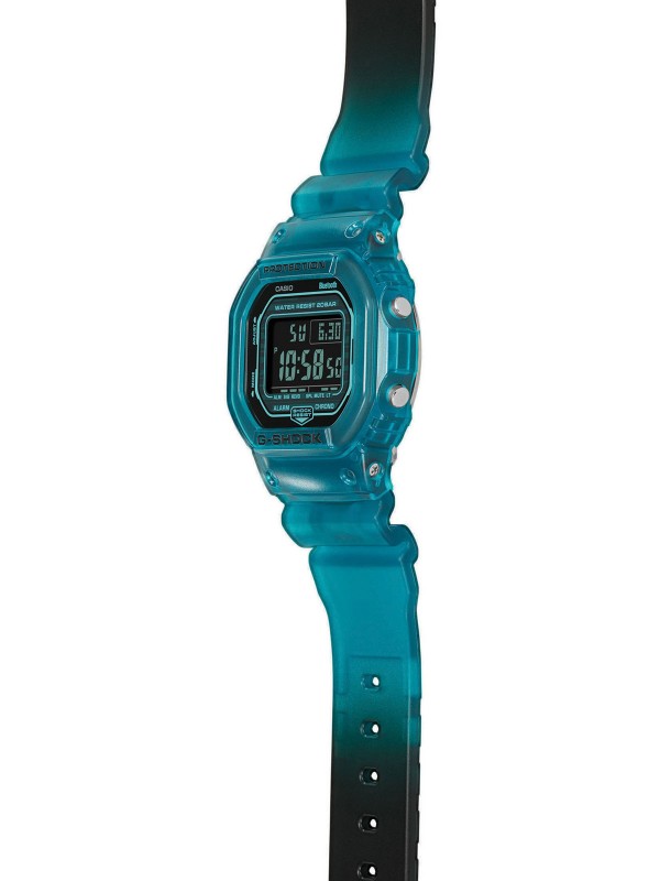G-Shock digitalni bluetooth 5600 muški ručni sat - model u prozirno plavoj boji, brzo i lako poručite putem S&L Jokić online prodavnice na kućnu adresu.