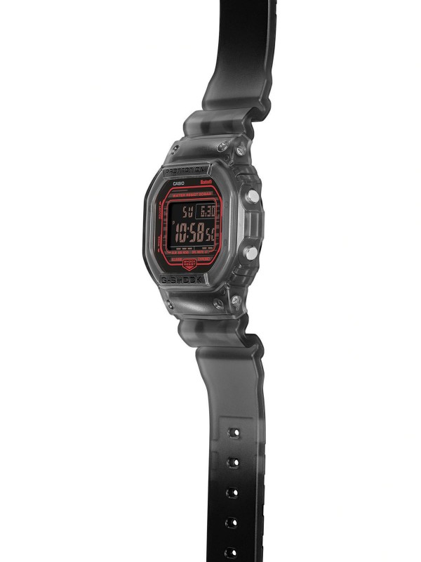 G-Shock digitalni bluetooth 5600 muški ručni sat - model u prozirno crnoj boji, brzo i lako poručite putem S&L Jokić online prodavnice na kućnu adresu.