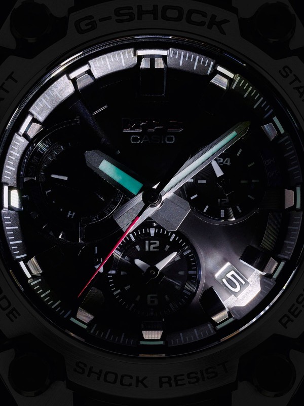 G-Shock MTG-B3000 digitalni muški ručni sat - model efektnog dizajna u boji srebra, lako poručite putem S&L Jokić online shop-a na kućnu adresu.