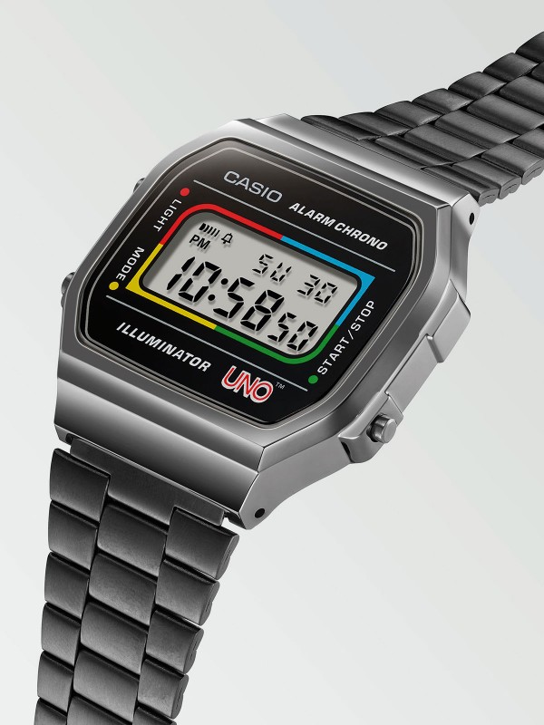 Jedinstveni Casio Vintage sat u saradnji sa UNO™ igrom! Oživite nostalgiju uz elegantan dizajn i specijalno pakovanje od recikliranih materijala.