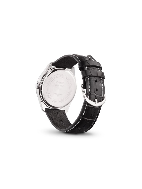 Elegantni Casio muški sat sa crnom kožnom narukvicom, srebrnim kućištem i belim brojčanikom. Savršen spoj stila i funkcionalnosti!