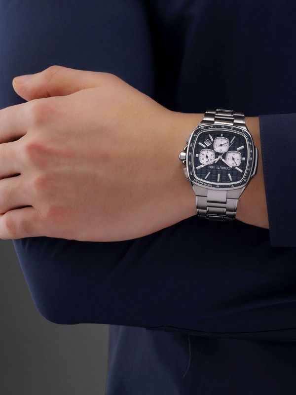 Elegantni Cerruti 1881 muški sat s teget brojčanikom i srebrnim kućištem, savršen spoj stila i funkcionalnosti.