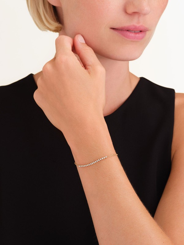 Rosefield TENNIS ženska narukvica od žutog zlata sa cirkonima, savršen dodatak za svaki stil. Podesiva dužina 16,5cm - 19,5cm.