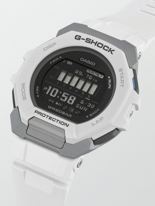 G-SQUAD GBD-300-7ER: Digitalni sat u beloj boji, idealan za trčanje. Pratite performanse uz napredne funkcije i udobnost.