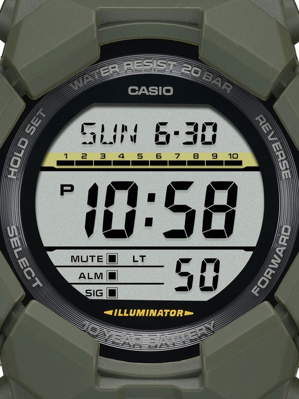G-SHOCK digitalni sat u maslinastoj boji sa 10-godišnjom baterijom, svetskim vremenom, štopericom i LED svetlom za maksimalnu funkcionalnost.