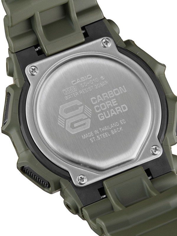 G-SHOCK digitalni sat u maslinastoj boji sa 10-godišnjom baterijom, svetskim vremenom, štopericom i LED svetlom za maksimalnu funkcionalnost.