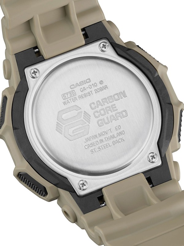 G-SHOCK analogno-digitalni sat u bež boji sa 10-godišnjom baterijom, svetskim vremenom i LED svetlom za maksimalnu funkcionalnost.