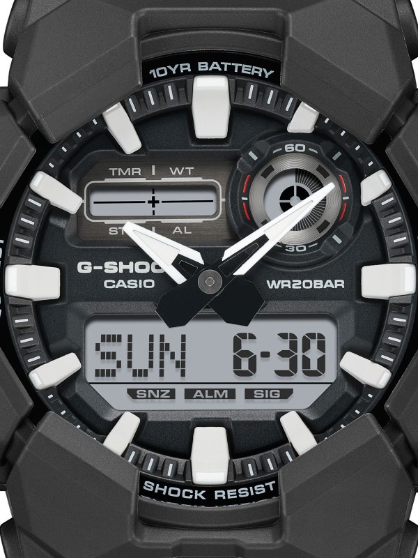 G-SHOCK crni sat sa 10-godišnjom baterijom, svetskim vremenom, štopericom i LED svetlom za maksimalnu funkcionalnost i ekološku održivost.