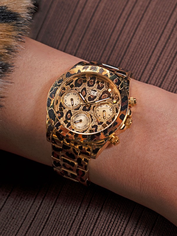 Elegantni ženski sat GUESS "Leopardess" GW0751L1 sa leopard printom i multi-funkcionalnim kvarcnim mehanizmom. Vodootporan do 50m.