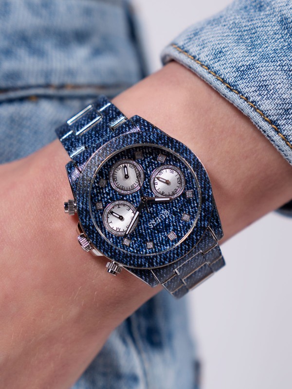 GUESS ženski sat "Indigo" GW0750L1: Teksas print, multifunkcionalni brojčanik, prečnik 38mm, vodootporan do 50m. Dodajte stil svom izgledu!