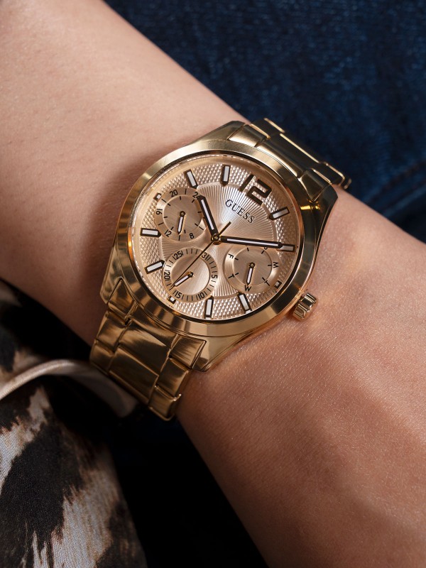 Guess ženski sat "Zoe" u žutom zlatu, prečnika 38mm, savršen za svaku priliku. Elegancija i funkcionalnost u jednom.