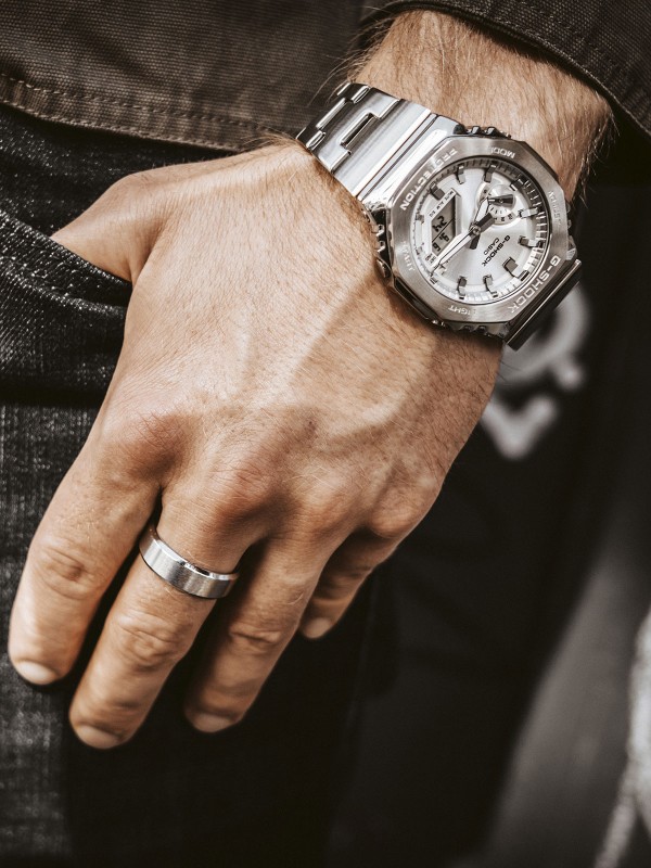 Otkrijte najnoviju G-SHOCK GM-2110D kolekciju sa osmougaonim čeličnim kućištem i živopisnim brojčanicima za savršen spoj stila i izdržljivosti.