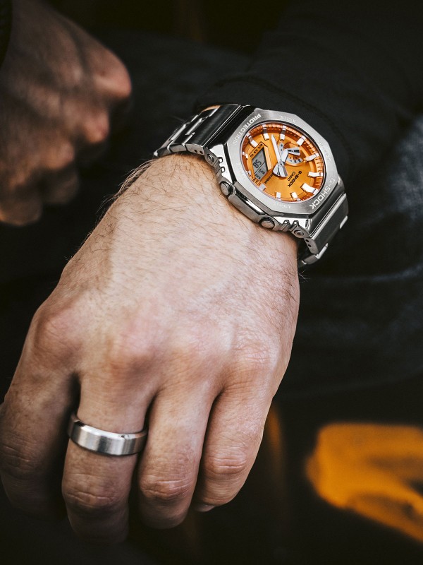 Otkrijte najnoviju G-SHOCK GM-2110D kolekciju sa osmougaonim čeličnim kućištem i živopisnim brojčanicima za savršen spoj stila i izdržljivosti.
