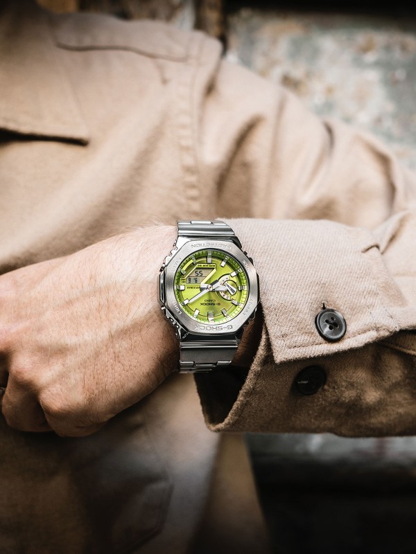 Otkrijte najnoviju G-SHOCK GM-2110D kolekciju sa osmougaonim čeličnim kućištem i živopisnim brojčanicima za savršen spoj stila i izdržljivosti.