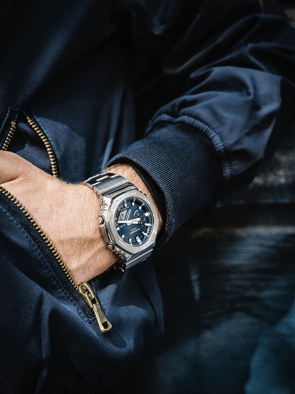 Otkrijte najnoviju G-SHOCK GM-2110D kolekciju sa osmougaonim čeličnim kućištem i živopisnim brojčanicima za savršen spoj stila i izdržljivosti.