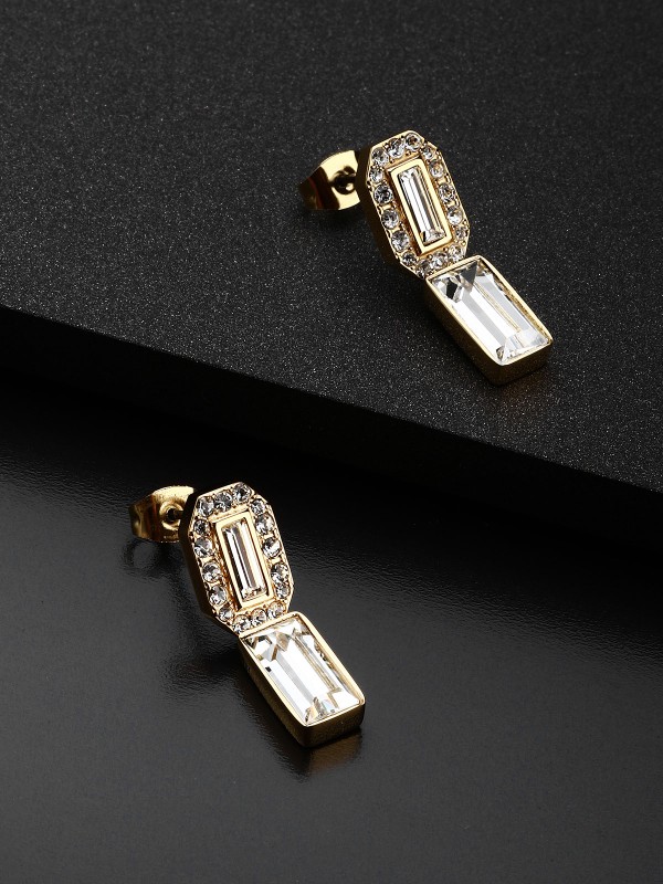 Karl Lagerfeld CRYSTALS minđuše KLAYC40 – elegantne viseće minđuše od čelika u boji žutog zlata sa pavé cirkonima i baguette providnim kristalom. Veličina 2,5 cm.