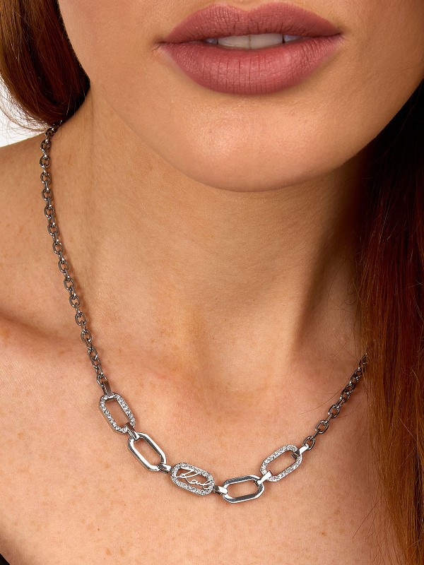Karl Lagerfeld CRYSTALS ogrlica KLAYC14 – pravougaone karike sa i bez pavé cirkona, u boji srebra, sa upečatljivim KARL logom. Dužina 40+5 cm.