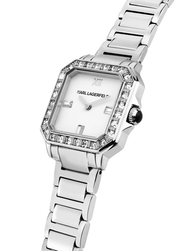 Karl Lagerfeld SQUARE CLASSICS sat R0553102503 – elegantan ženski sat sa kvadratnim kućištem (24 × 33 mm) od nerđajućeg čelika u boji srebra, sa cirkonima na koroni i baguette cirkonima na pozicijama 3h, 6h i 9h na srebrnom sunray brojčaniku. Vodootpornost do 30 m.