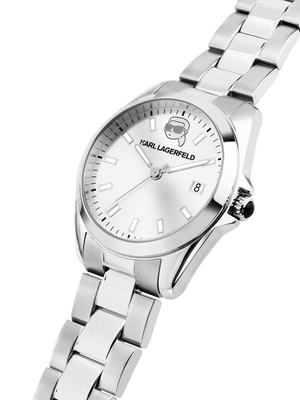 Karl Lagerfeld ROUND ESSENTIALS sat R0553101517 – elegantan ženski sat od nerđajućeg čelika u boji srebra sa srebrnim sunray brojčanikom i Karl portretom na poziciji 12 h. Vodootpornost do 50 m.