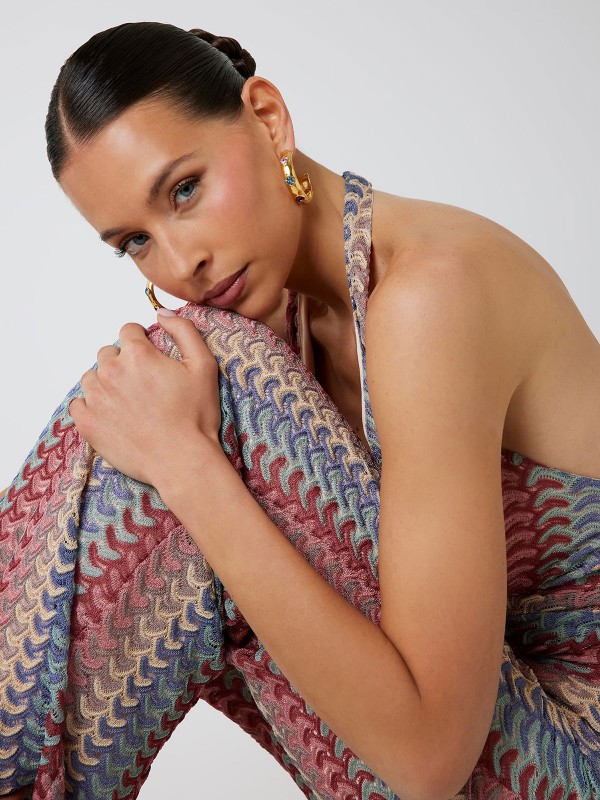 Guess Mamounia ženske alke u boji žutog zlata ukrašene raznobojnim kristalima. Moderan i upečatljiv dodatak koji unosi boju i sjaj u svaki stil.