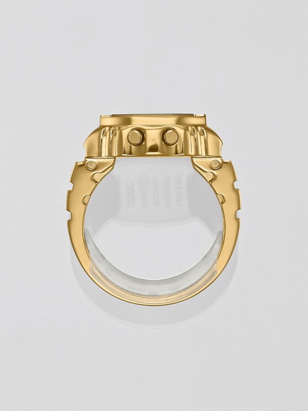 Casio CRW-001G-9ER muški digitalni prsten-sat u boji žutog zlata – kompaktan, moderan i praktičan dodatak sa super osvetljenjem i korisnim funkcijama.