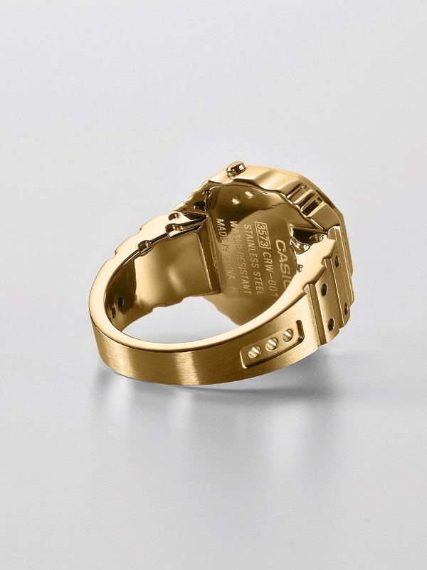 Casio CRW-001G-9ER muški digitalni prsten-sat u boji žutog zlata – kompaktan, moderan i praktičan dodatak sa super osvetljenjem i korisnim funkcijama.