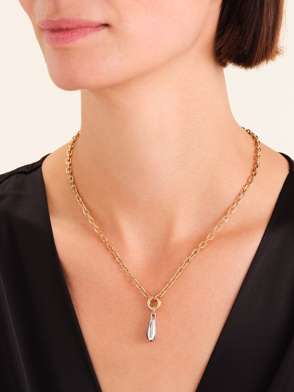 Rosefield DUOTONE JNDDD-J1220 ženska ogrlica u zlatno-srebrnoj kombinaciji sa kapljica priveskom. Elegantna, moderna i podesive dužine 48–52 cm.